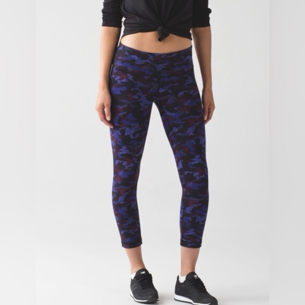 Lululemon Purple camo Wonder Under hi rise 7 8 sz 4